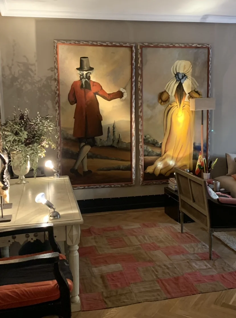 Interior de lujo en Madrid con iluminación escenográfica por capas